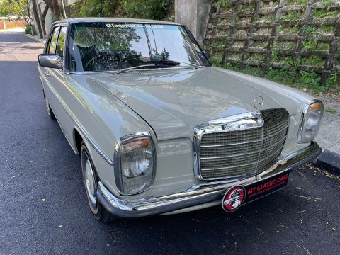 1974 Mercedes Benz 200 W115